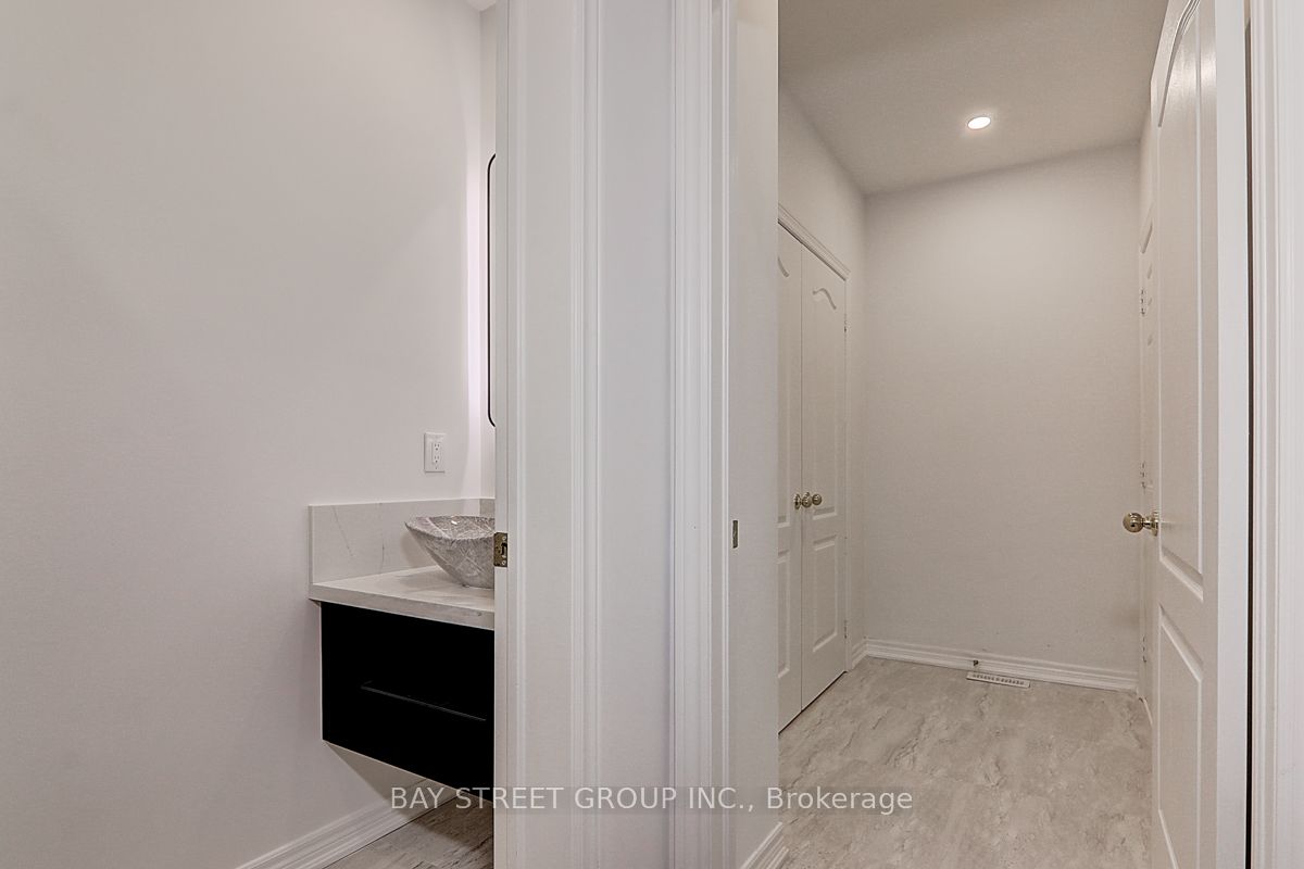 Additional image 6 of 201 Bilbrough Street, Aurora, ON, L4G 7X1
