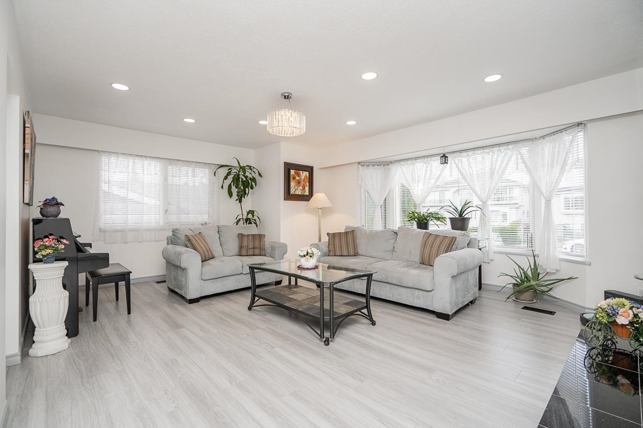 8255 18th Avenue, Burnaby, BC, V3N 1K4