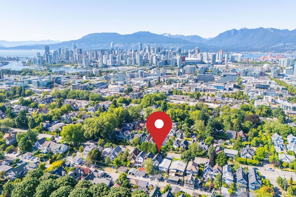 136 12th Avenue W, Vancouver, BC, V5Y 1T7