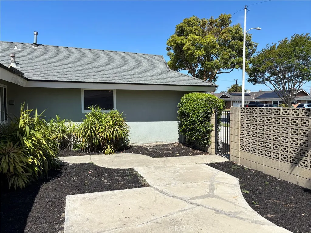 6562 Corrine Circle, Huntington Beach, CA 92647 photo 4