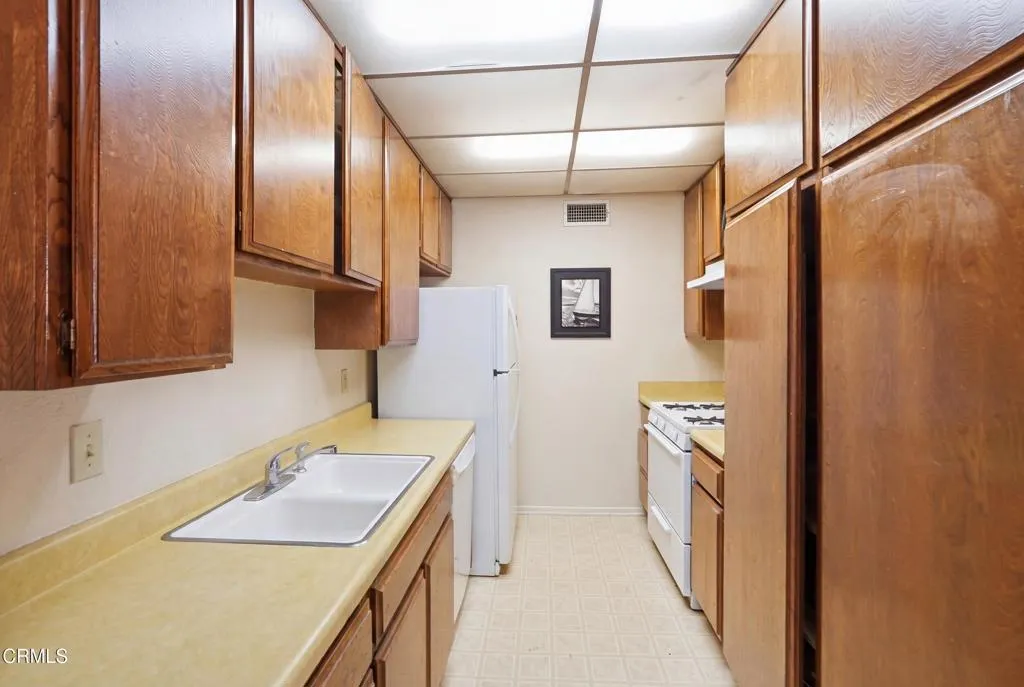 Additional image 10 of 12321 Riverside Drive Unit 204, Valley Village, CA 91607