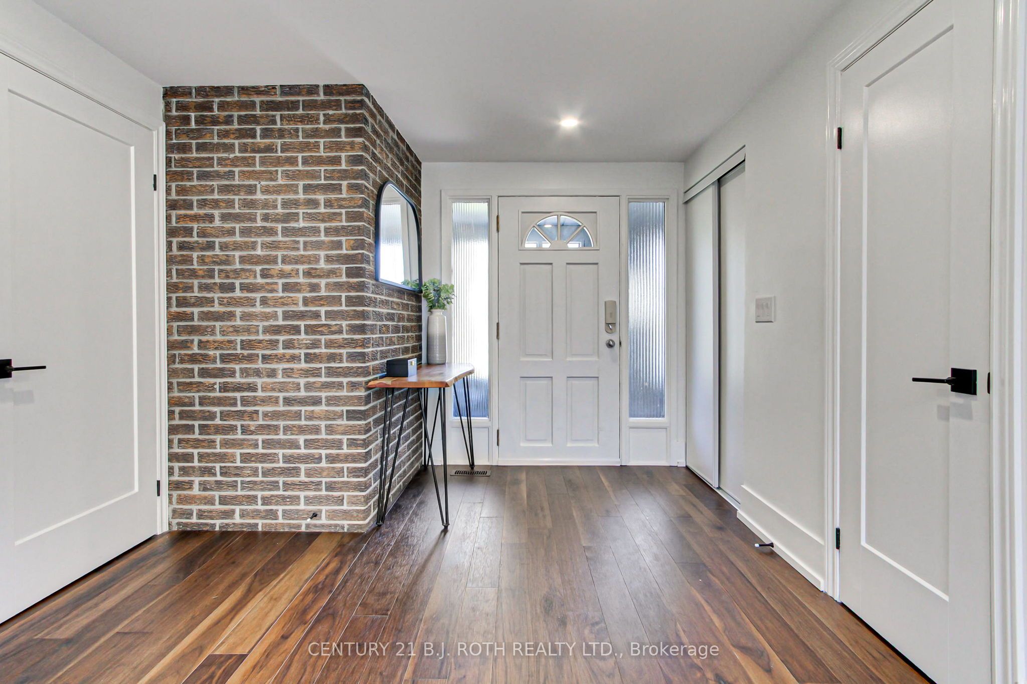 Additional image 3 of 2931 Saint Malo Circle, Mississauga, ON, L5N 1S8