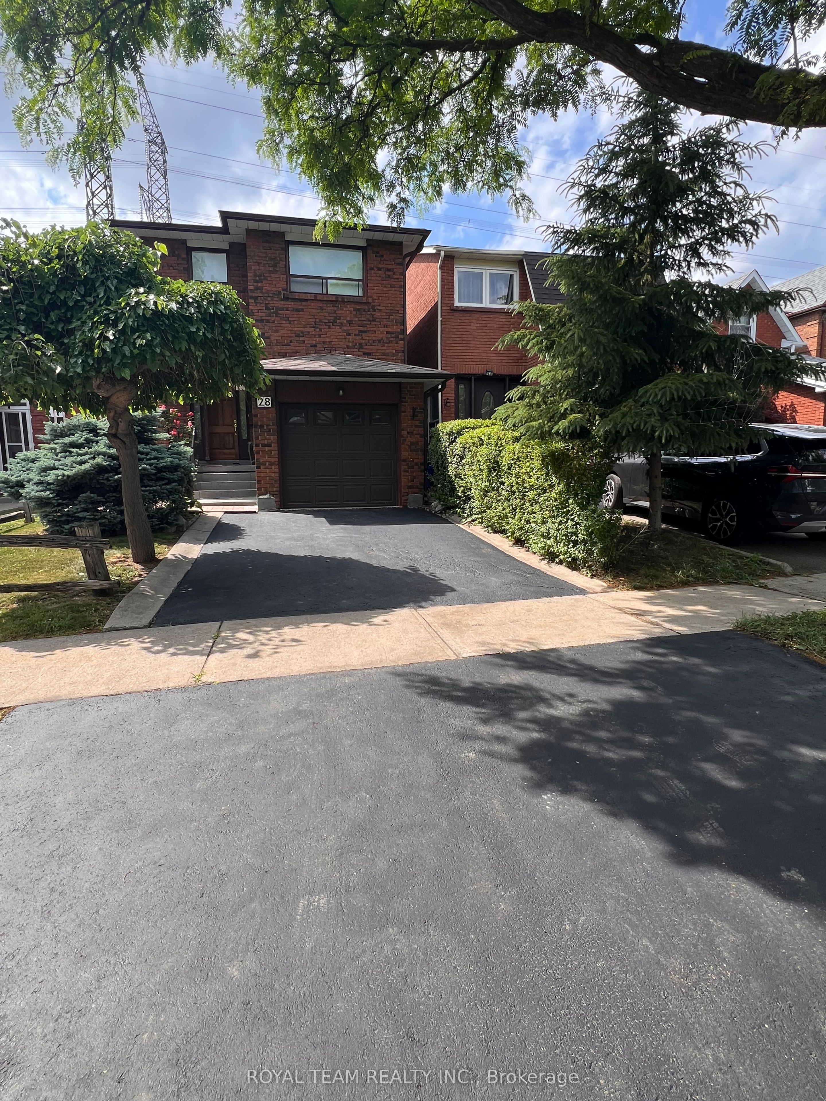 28 Oakmount Crescent, Vaughan, ON, L4K 2C3
