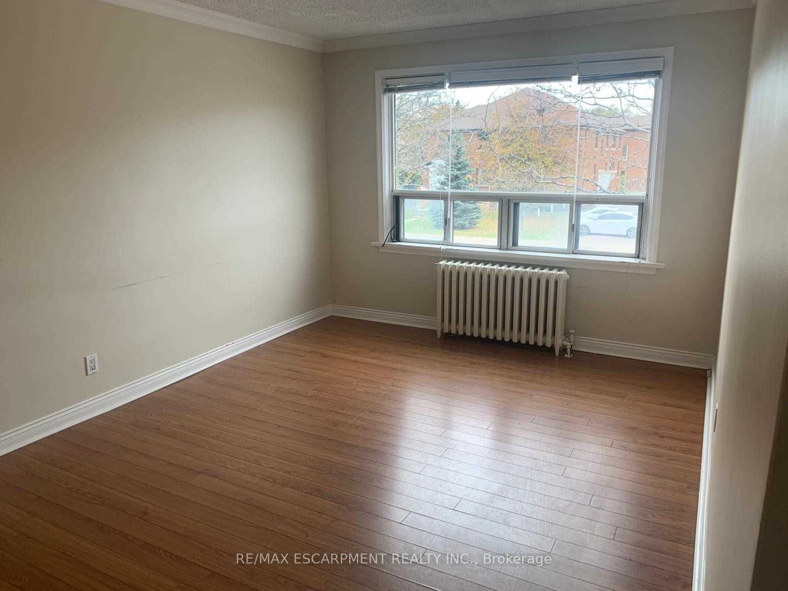 Additional image 2 of 1-243A Lakeshore Road E, Mississauga, ON, L5H 1G5