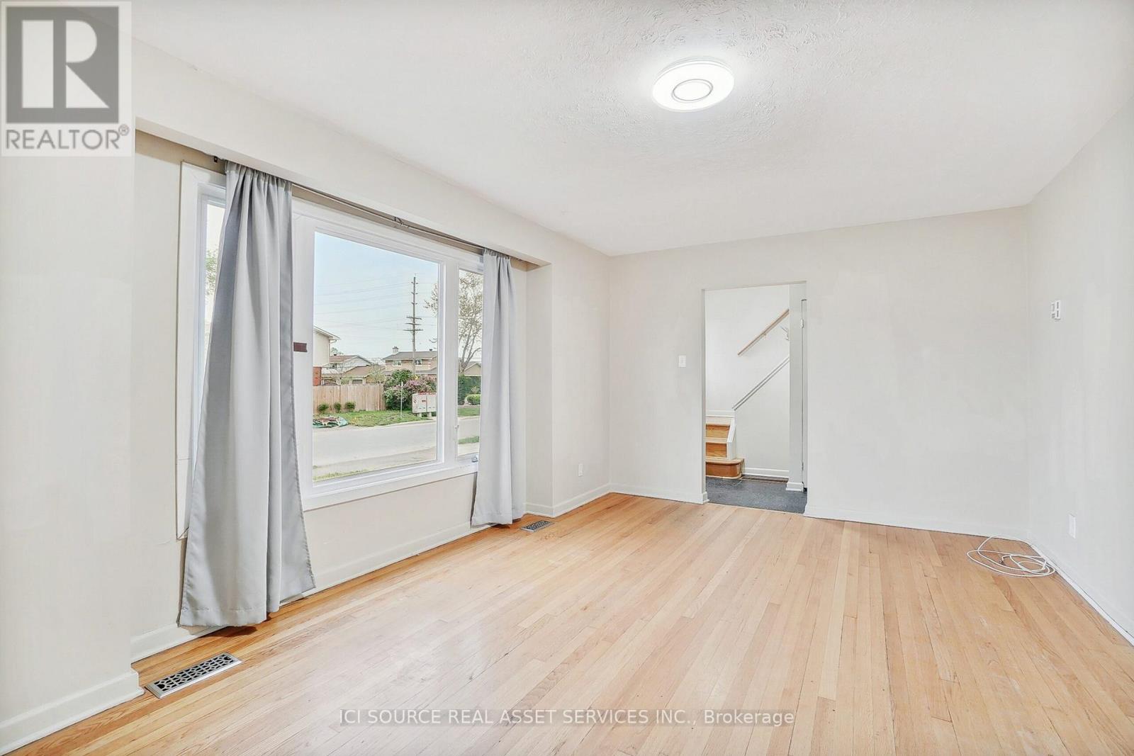 Additional image 3 of 1391 Claymor Avenue, Ottawa, ON, K2C1S5