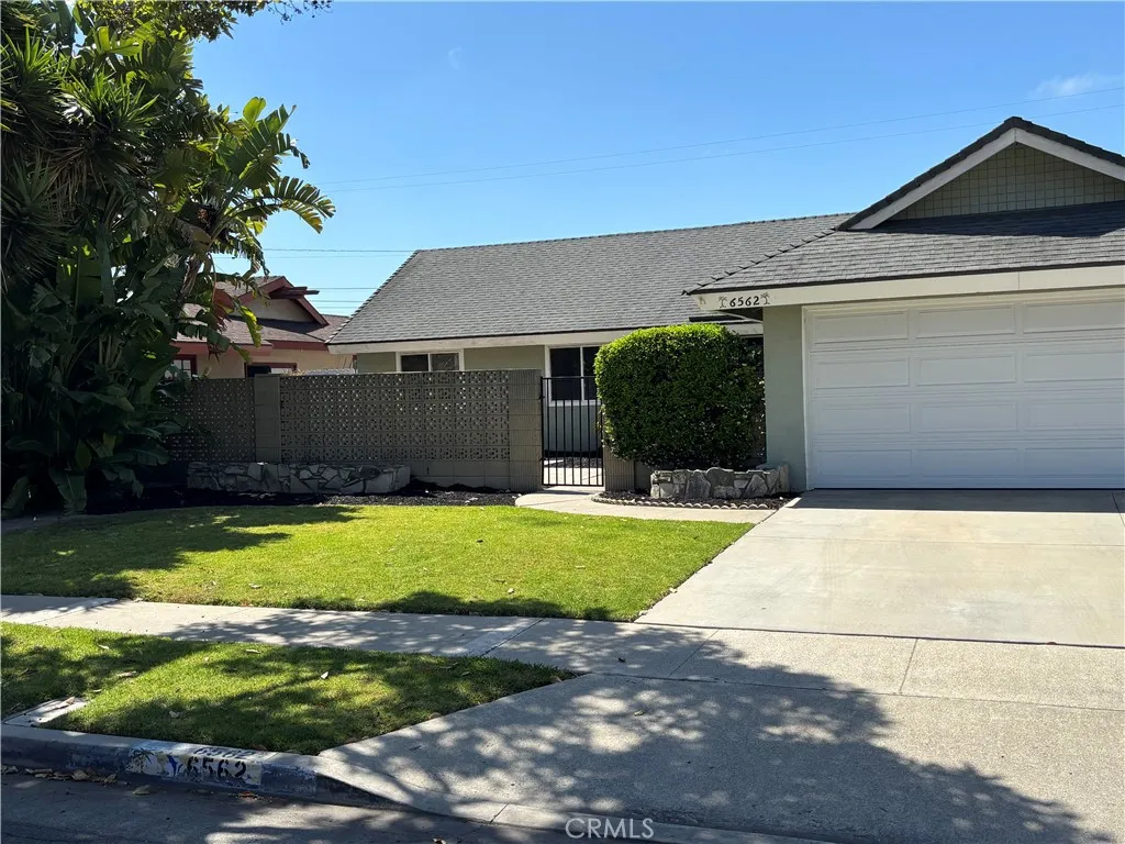 6562 Corrine Circle, Huntington Beach, CA 92647 photo 2