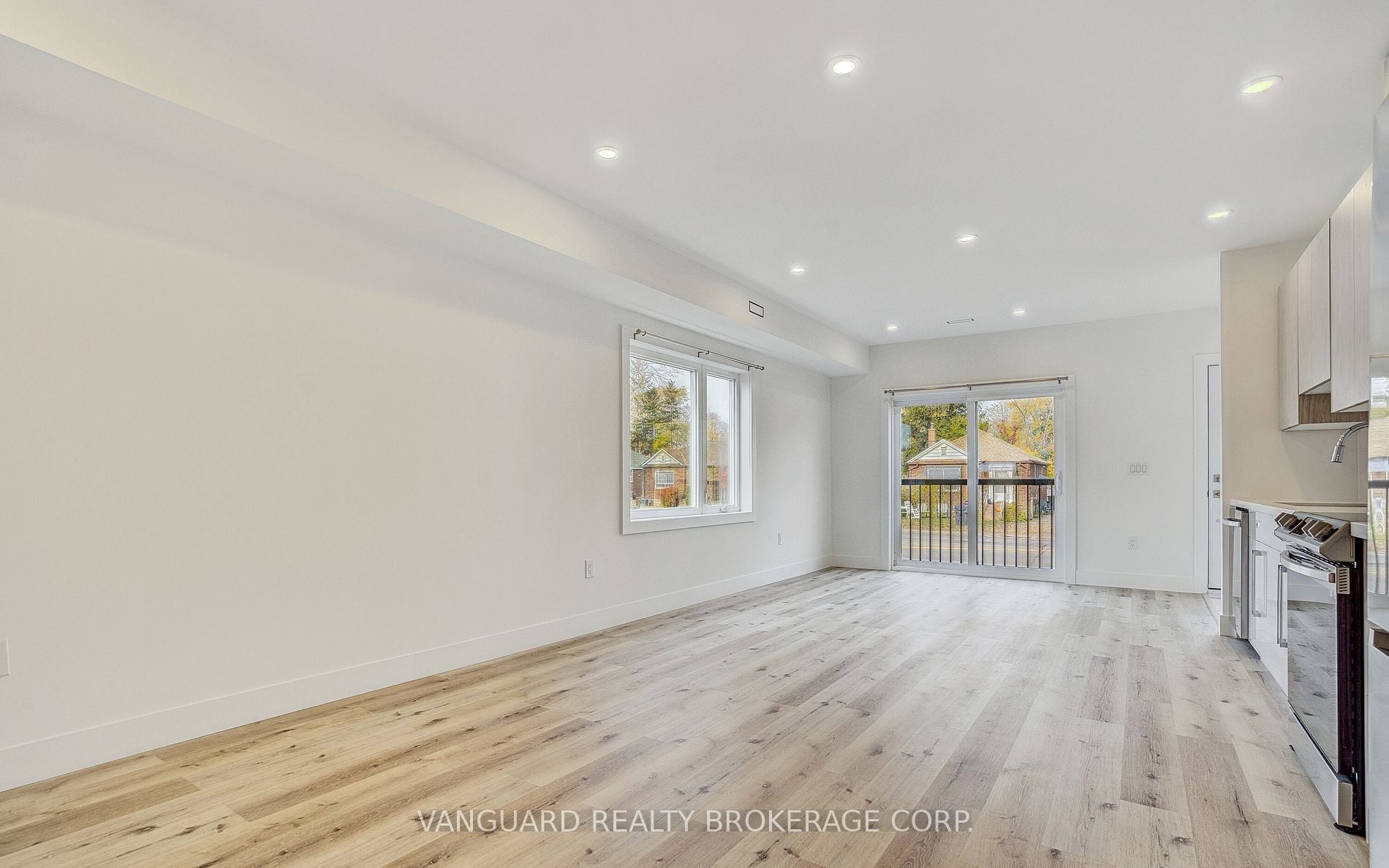 Additional image 6 of 1937 Lawrence Avenue W, Toronto, ON, M9N 1G8