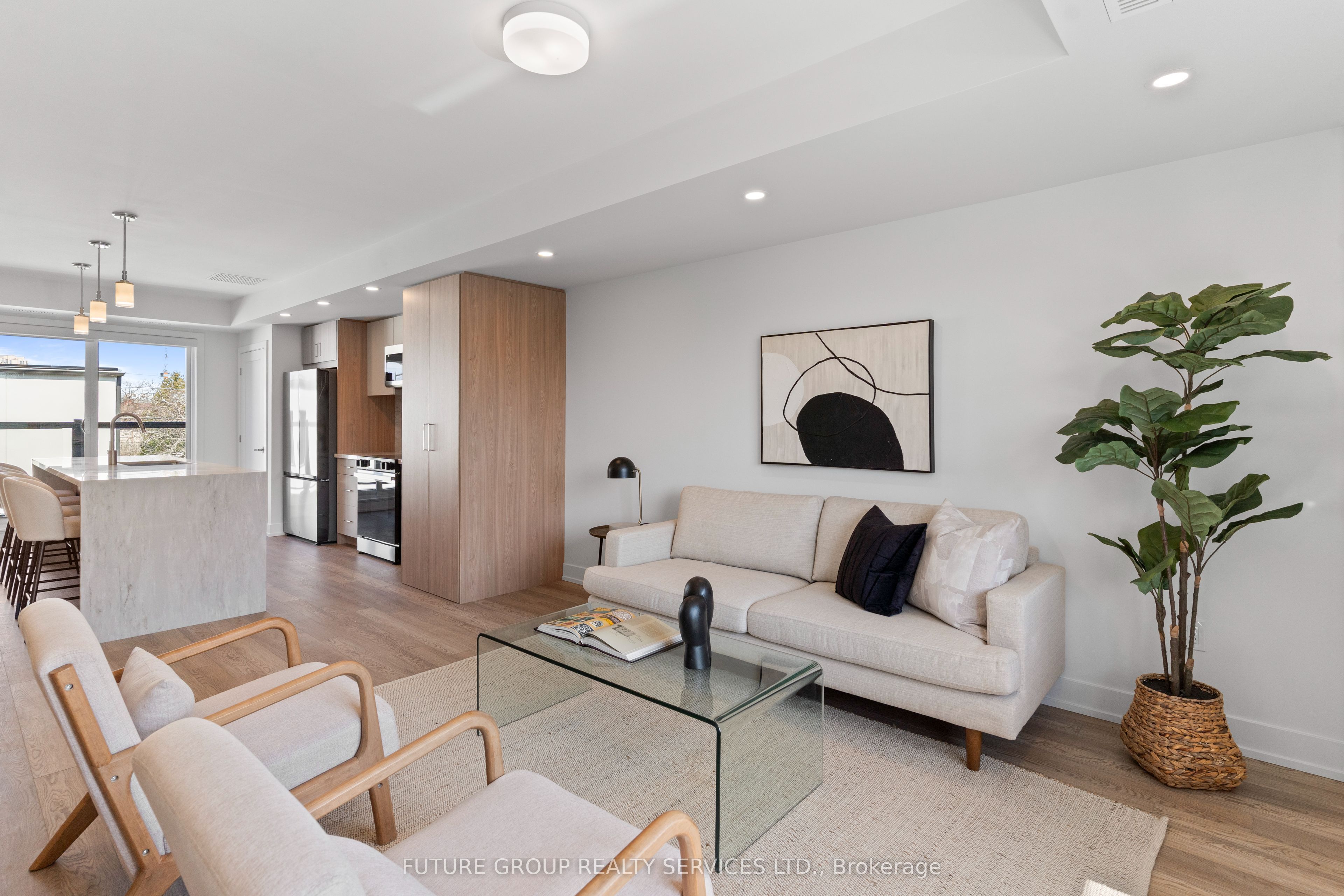 Unit 4-15 Acorn Avenue, Toronto, ON, M9B 3P7