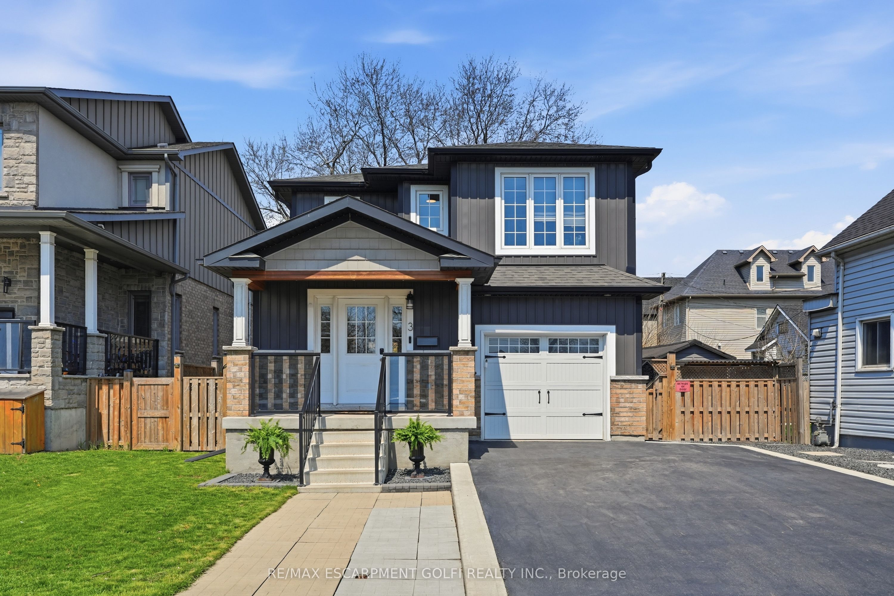3 Rembe Avenue, Hamilton, ON, L8H 7G5