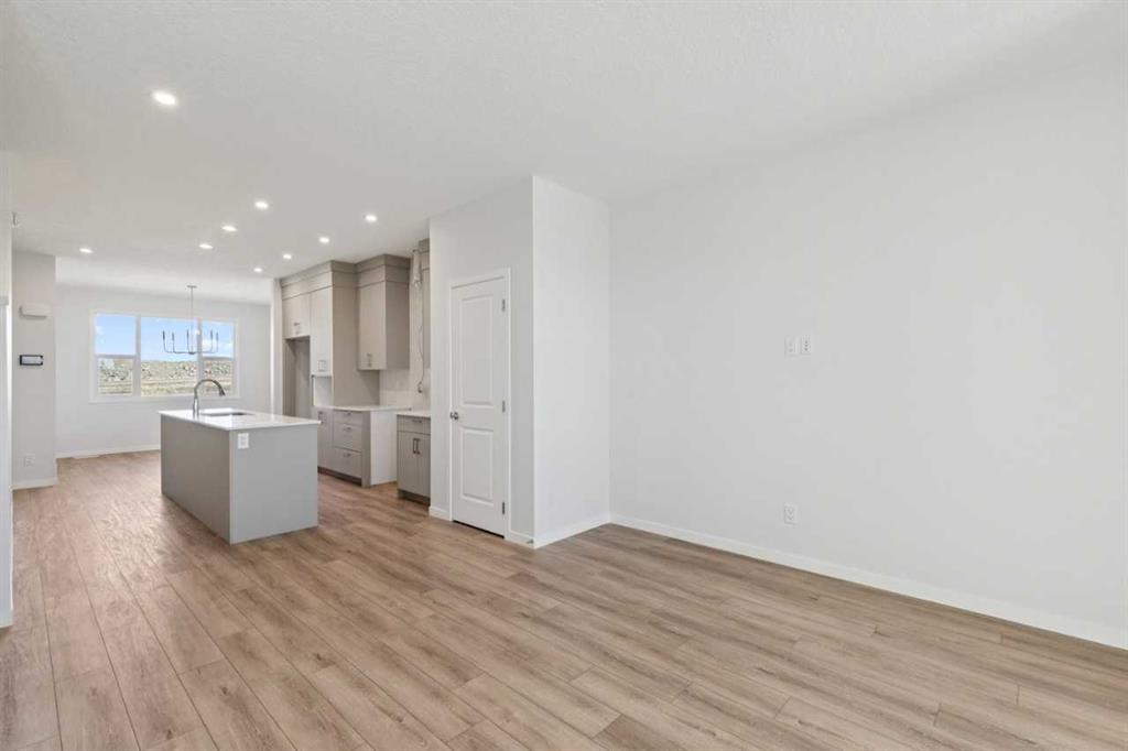 Additional image 5 of 74 Lucas Heath NW, Calgary, AB, T3P 2Y2