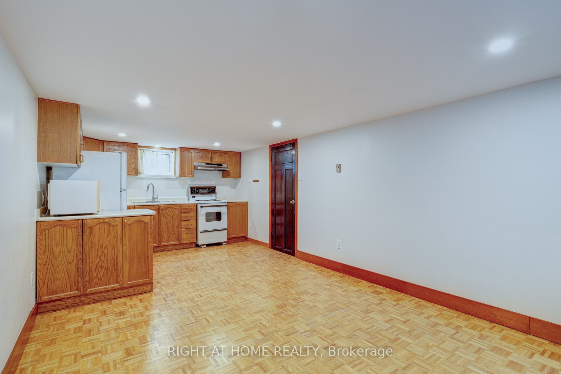 Additional image 3 of Lower-952 Coxwell Avenue, Toronto, ON, M4C 3G3