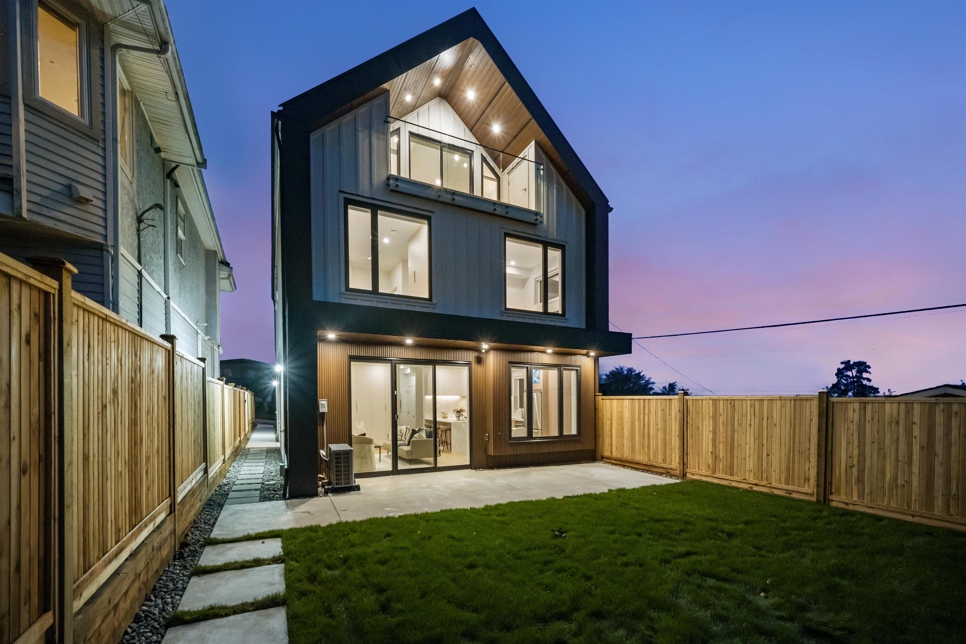 Additional image 2 of 2-3623 Triumph Street, Vancouver, BC, V5K 1V4