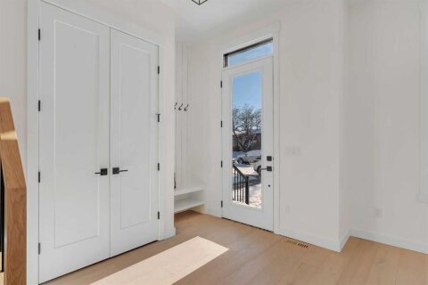 Additional image 8 of 2438 30 Avenue SW, Calgary, AB, T2T 1R9