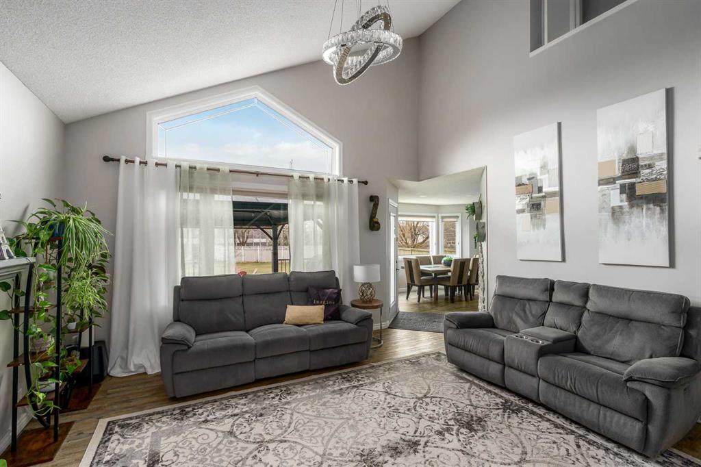 Additional image 6 of 220 Douglas Glen Bay SE, Calgary, AB, T2Z 2M9