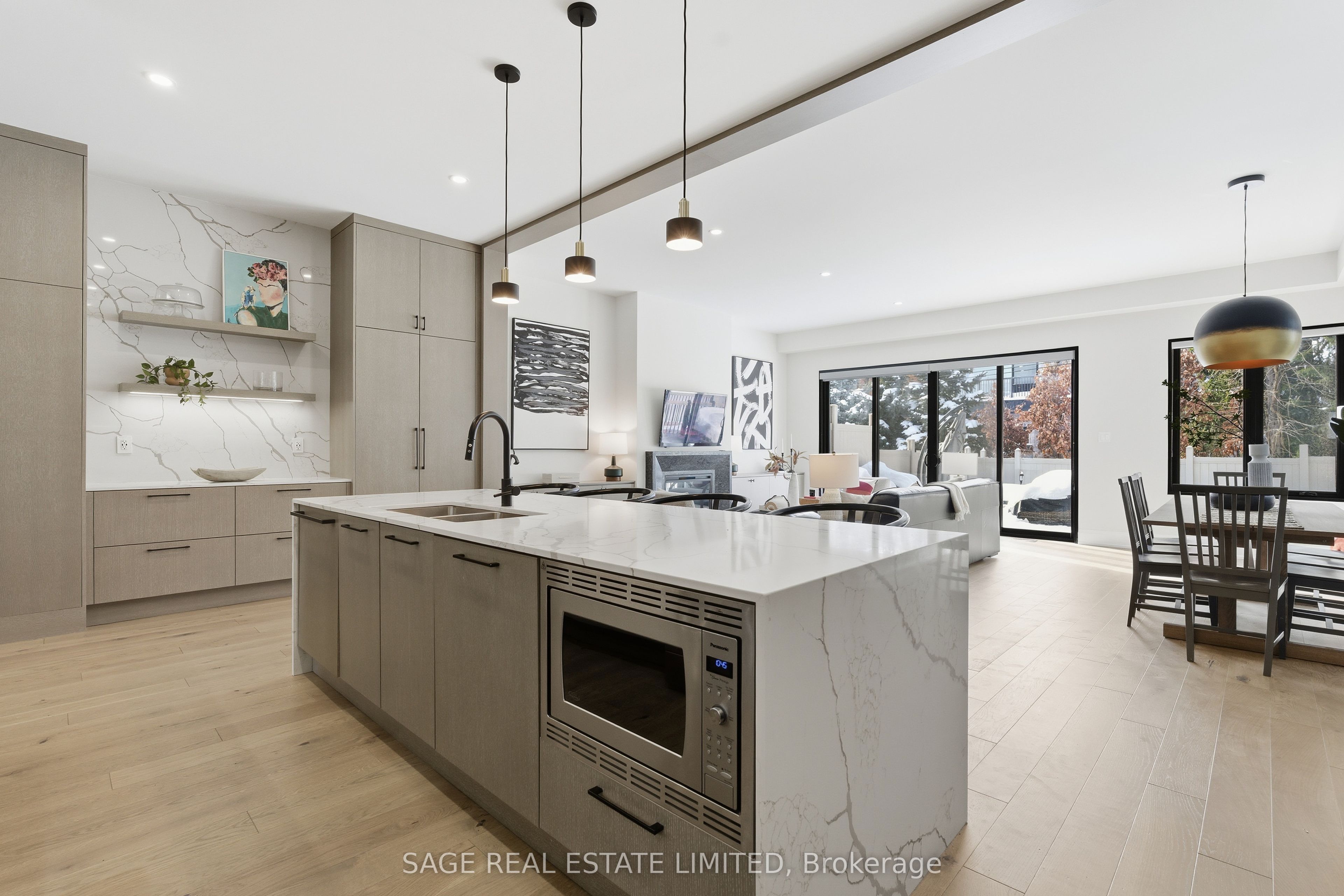 Additional image 4 of 10 Brant Avenue, Mississauga, ON, L5G 3N8