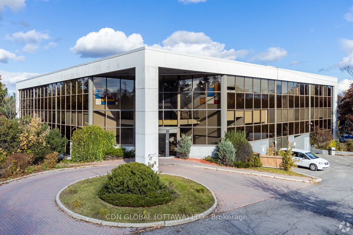 105-2255 St Laurent Boulevard, Ottawa, ON, K1G 4K3