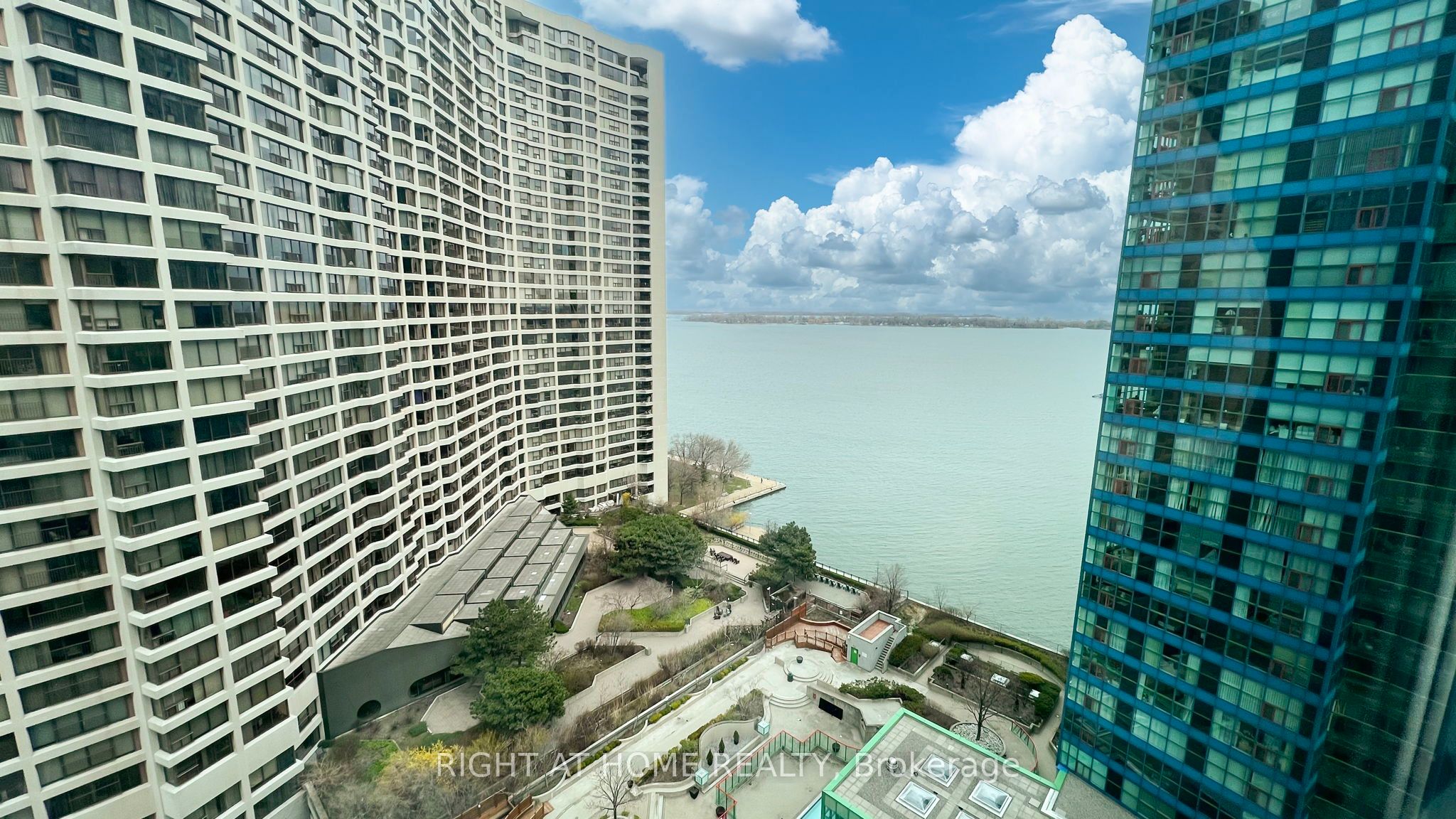 2306-77 Harbour Square, Toronto, ON, M5J 2S2 photo 5