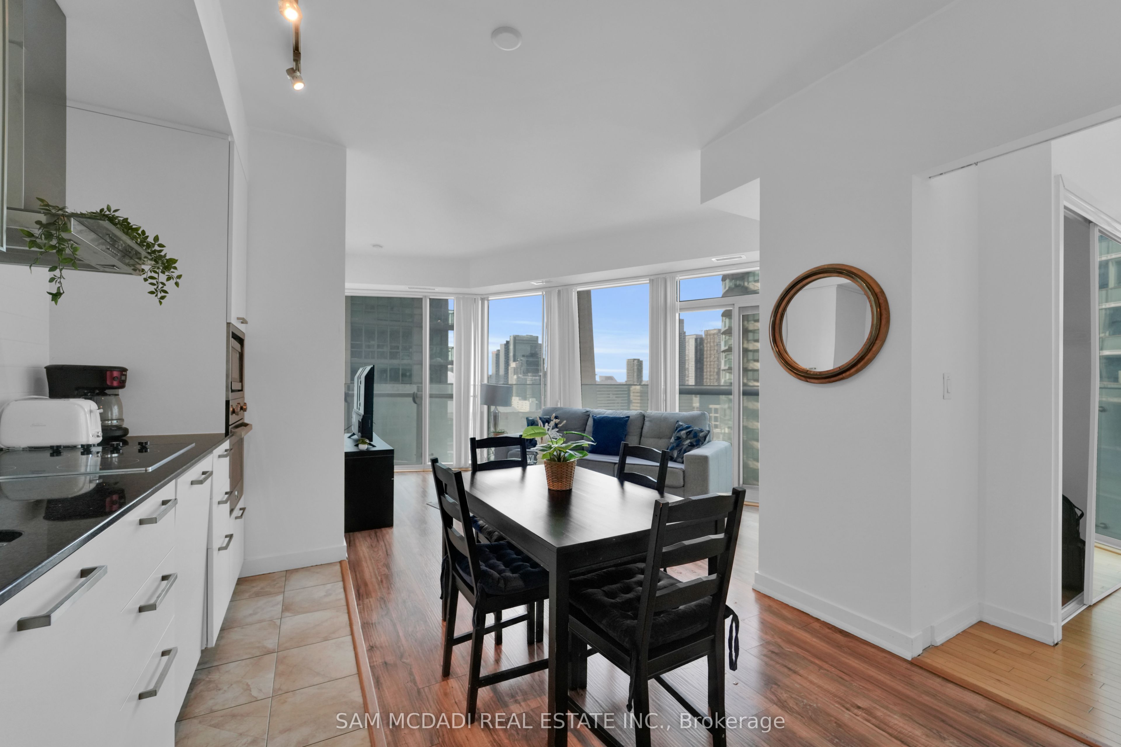 Additional image 2 of 2307-12 York Street, Toronto, ON, M5J 0A9