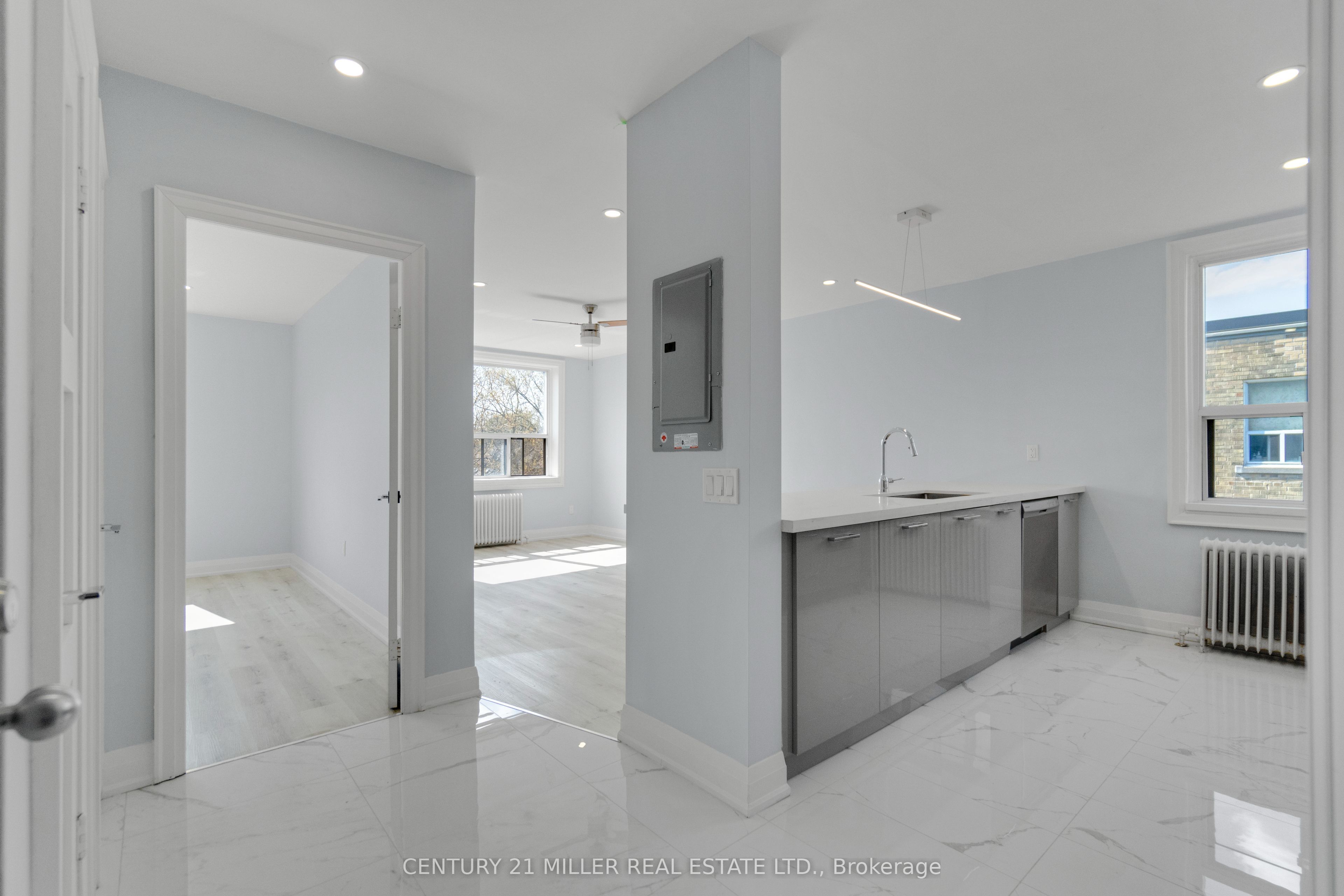 Additional image 5 of 22-6 Saranac Boulevard, Toronto, ON, M6A 2G3