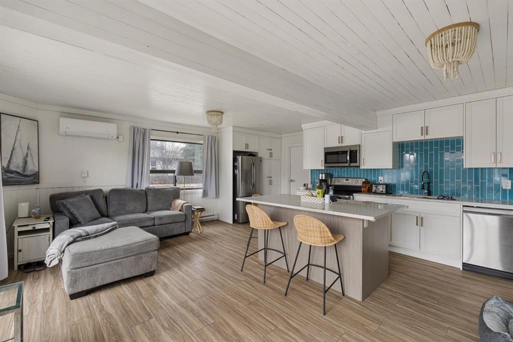 Additional image 4 of 5019 52 Street, Sylvan Lake, AB, T4S 1E4