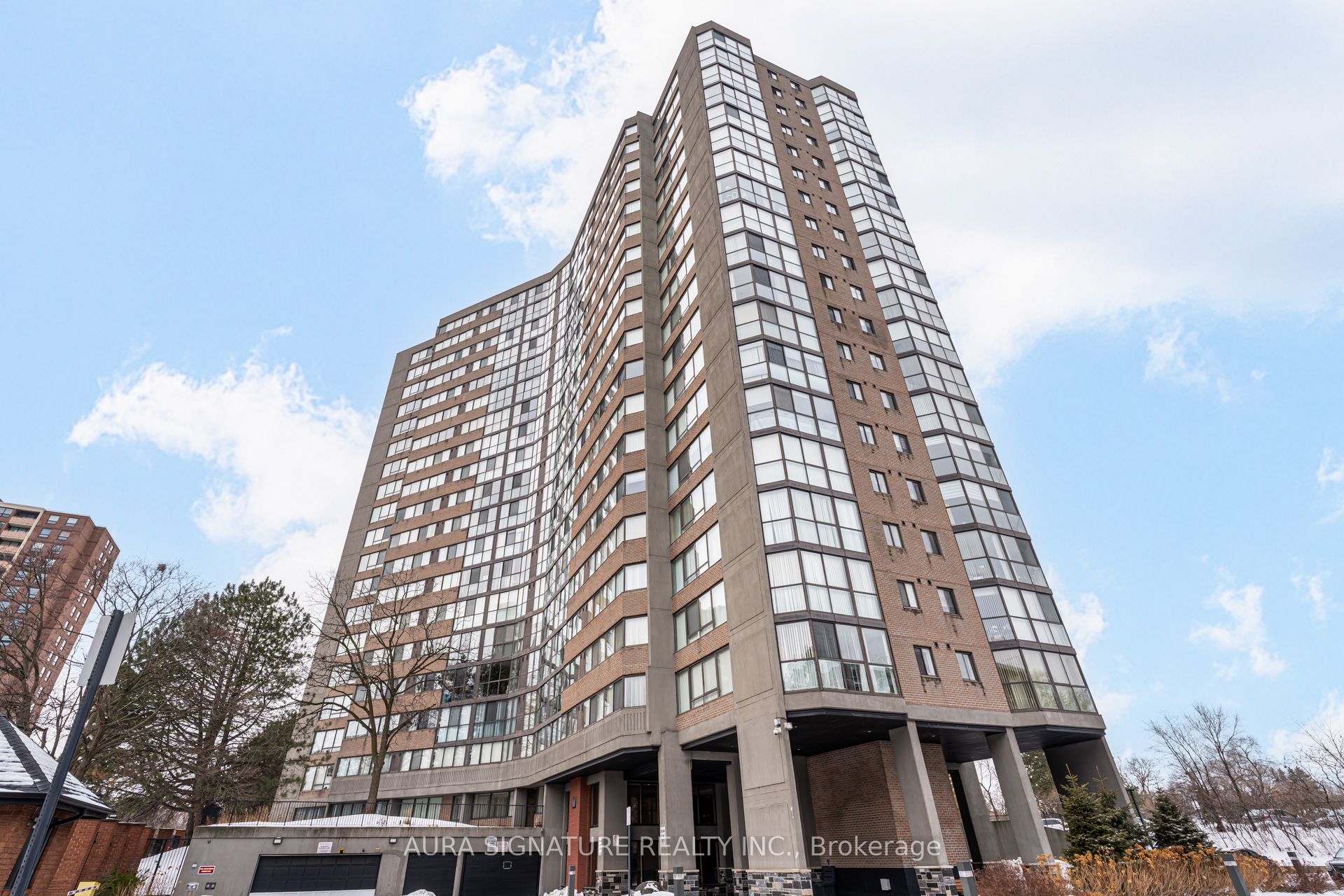 203-40 Richview Road, Toronto, ON, M9A 5C1