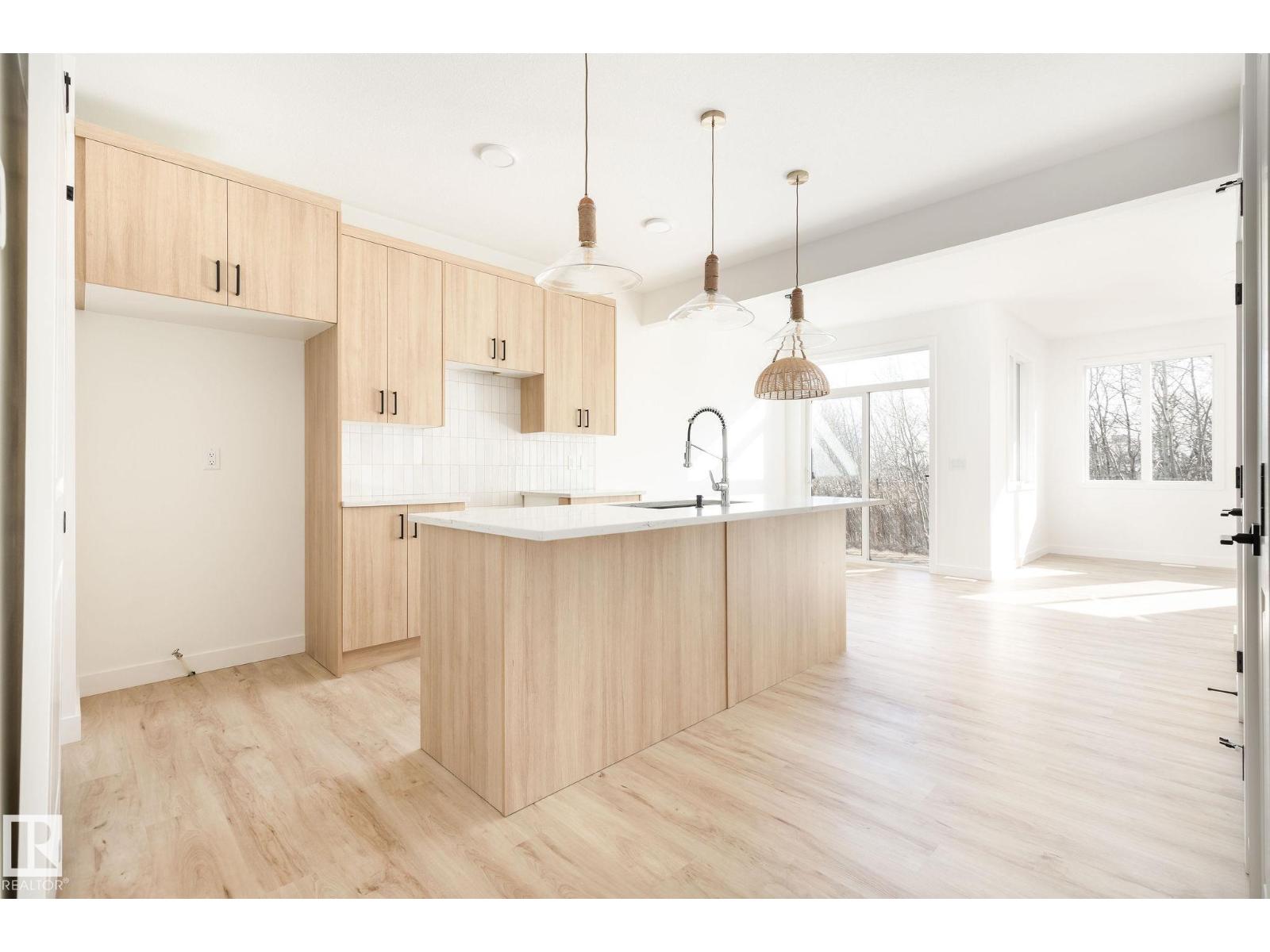 Additional image 3 of 2635 62 Street SW, Edmonton, AB, T6X3J7