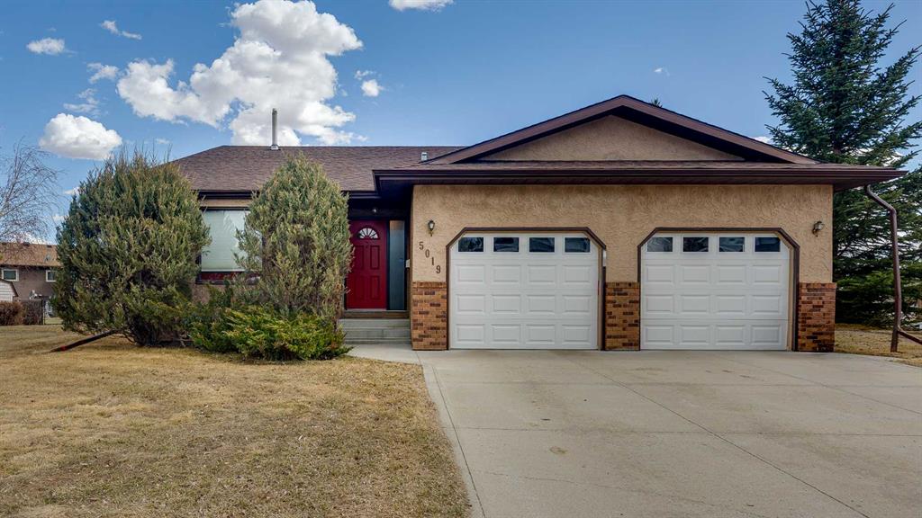 5019 60 Street Close, Lacombe, AB, T4L 1M3