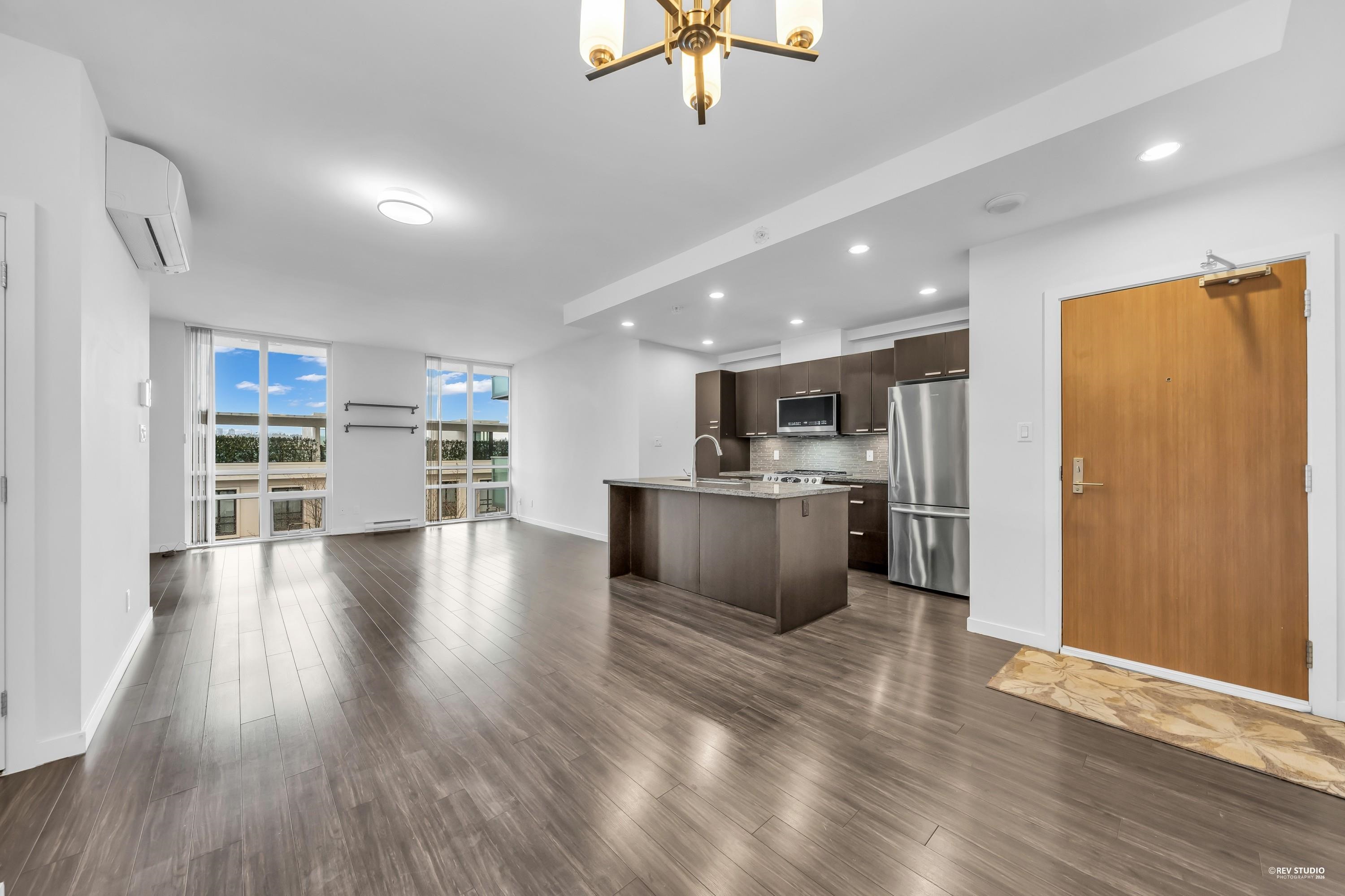 304-2200 Douglas Road, Burnaby, BC, V5C 0G8