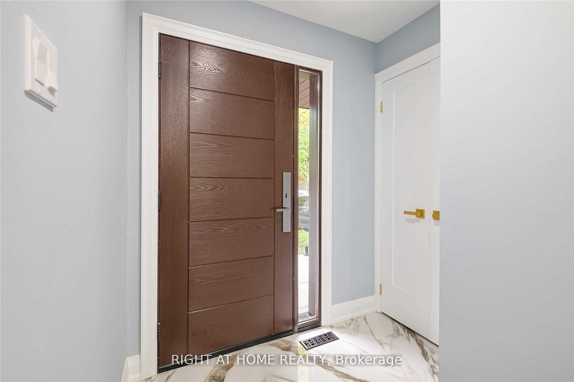 11 Michael Drive E, Richmond Hill, ON, L4C 5W6 photo 3