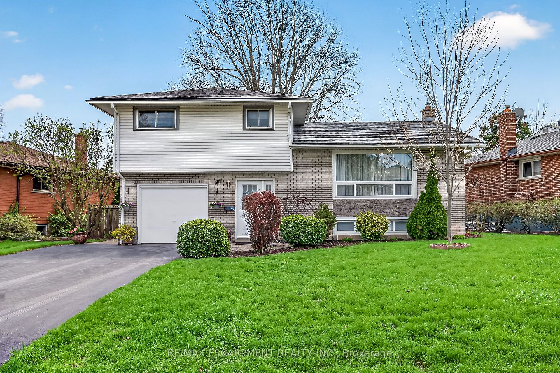 210 Columbia Drive, Hamilton, ON, L9C 3Y6