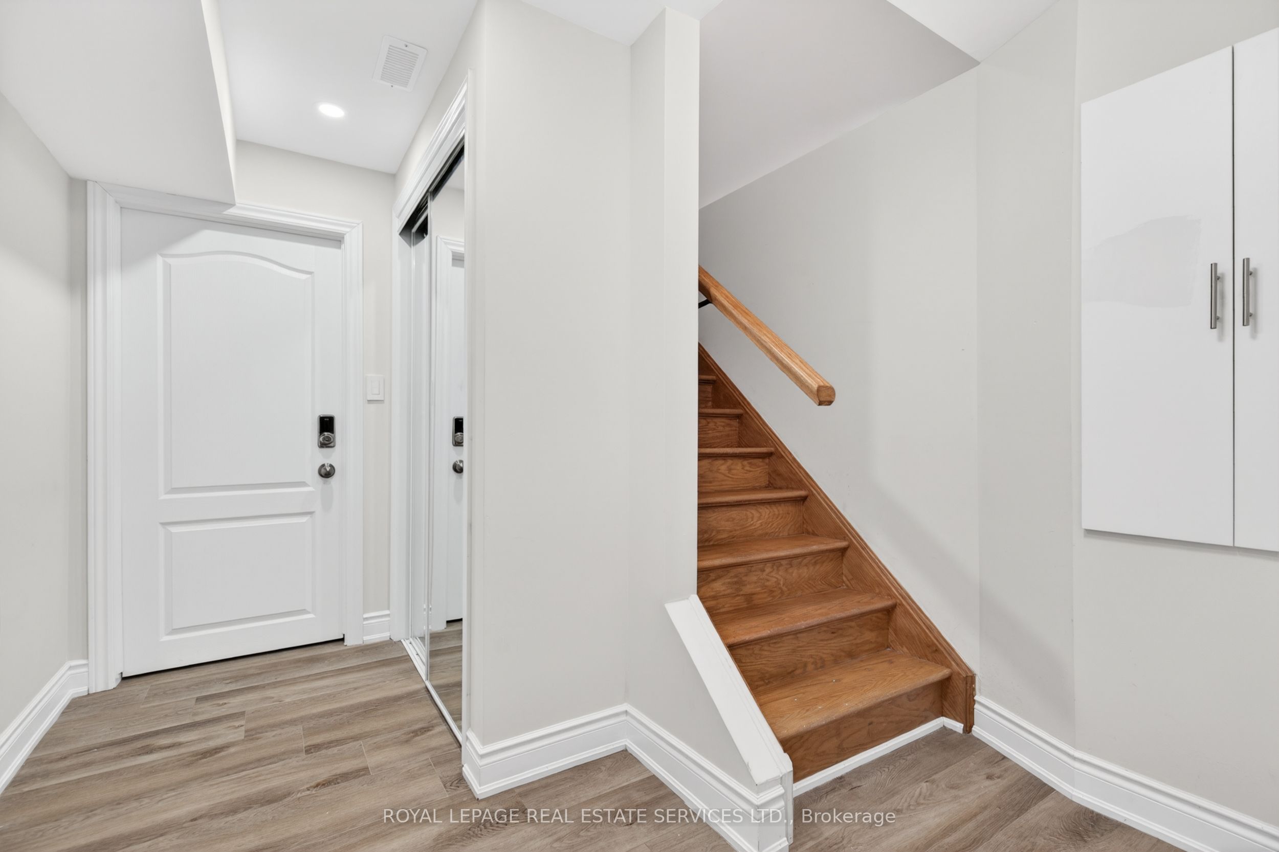 Additional image 3 of Lower-48 Eringate Court, Hamilton, ON, L8J 0L7