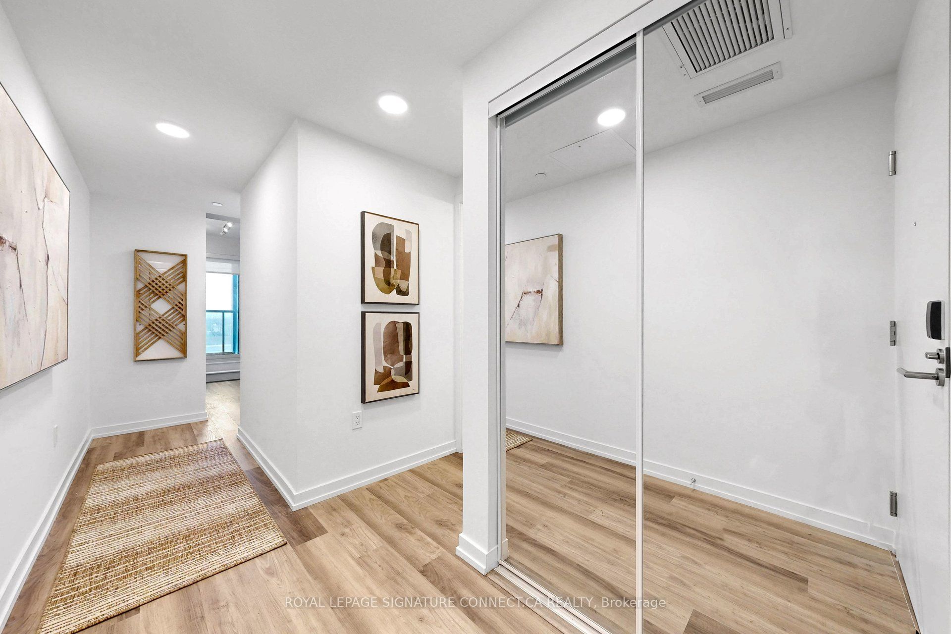 Additional image 3 of 208-6 Chartwell Road, Toronto, ON, M8Z 0H2