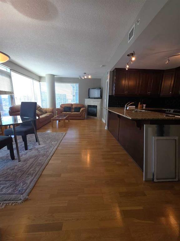 Additional image 3 of 2208-910 5 Avenue SW, Calgary, AB, T2P 0C3