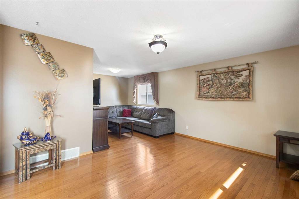 Additional image 4 of 1108 Marcombe Crescent NE, Calgary, AB, T2A4H7