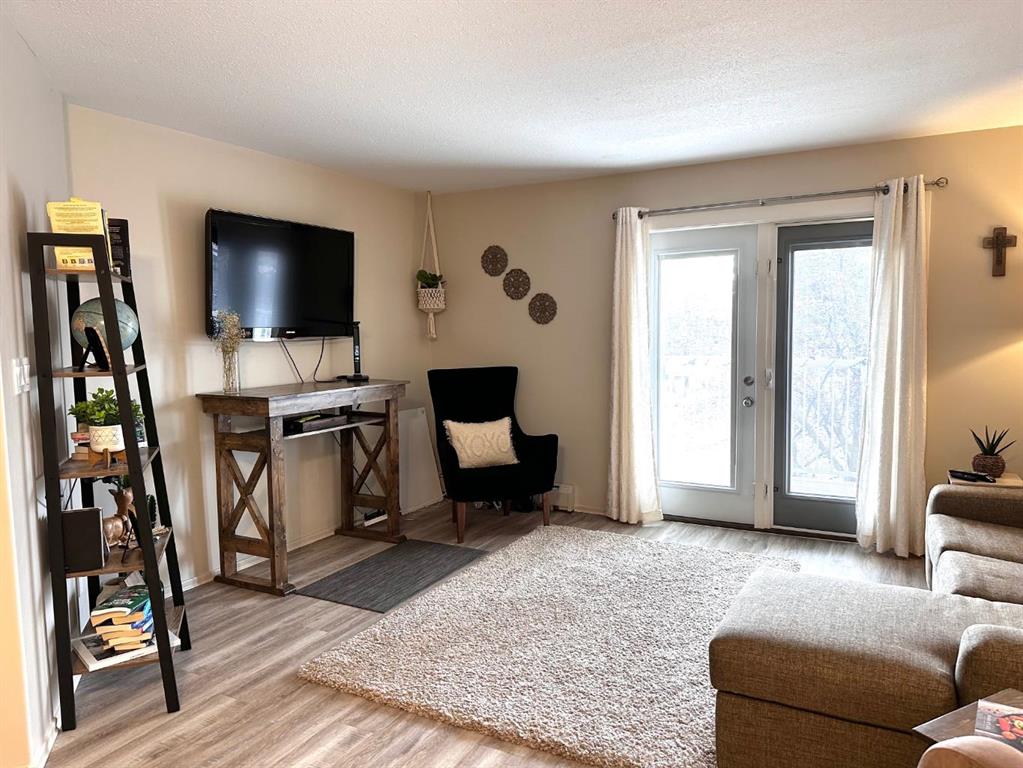 Additional image 6 of 203-4811 48 Street, Camrose, AB, T4V1L4