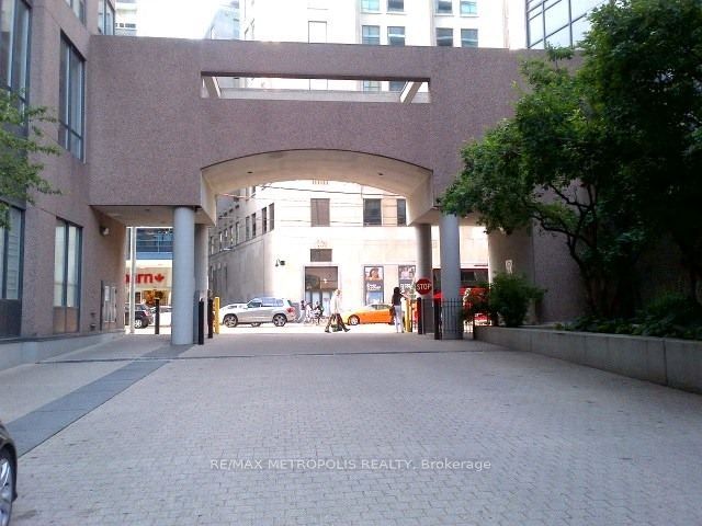 Additional image 3 of 816-7 Carlton Street, Toronto, ON, M5B 2M3