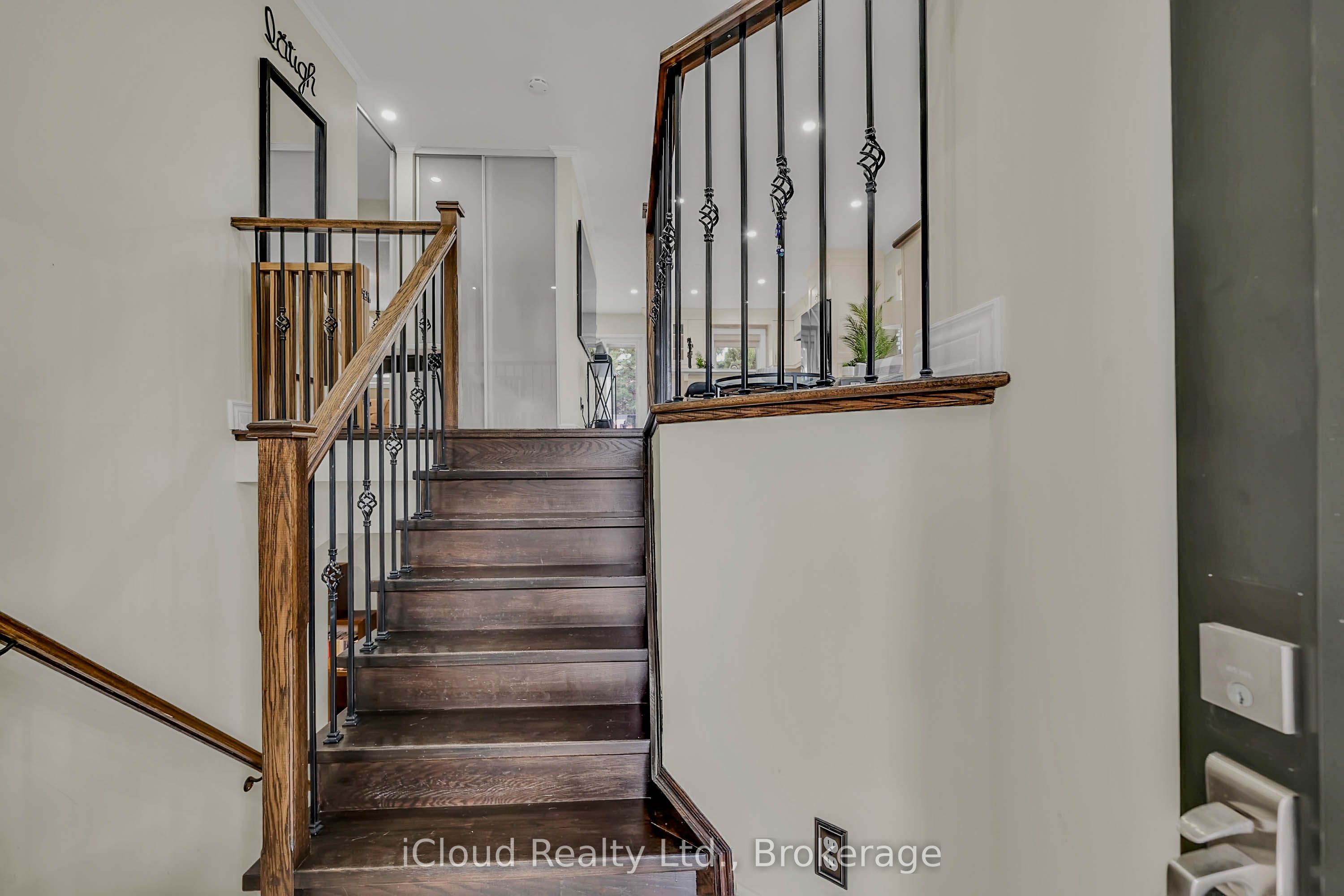 Additional image 2 of 1370 Pickwick Drive, Mississauga, ON, L5V 2H4