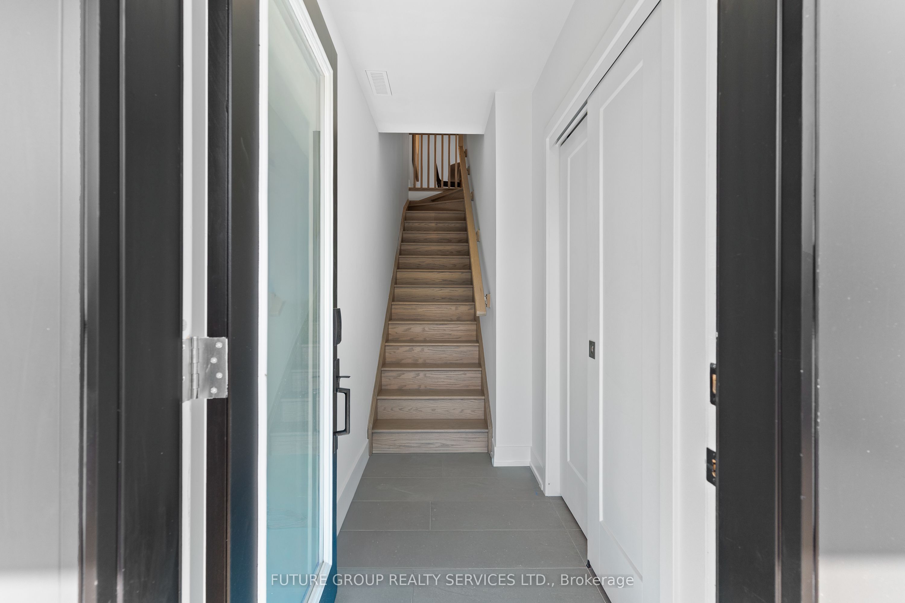 Additional image 2 of Unit 4-15 Acorn Avenue, Toronto, ON, M9B 3P7