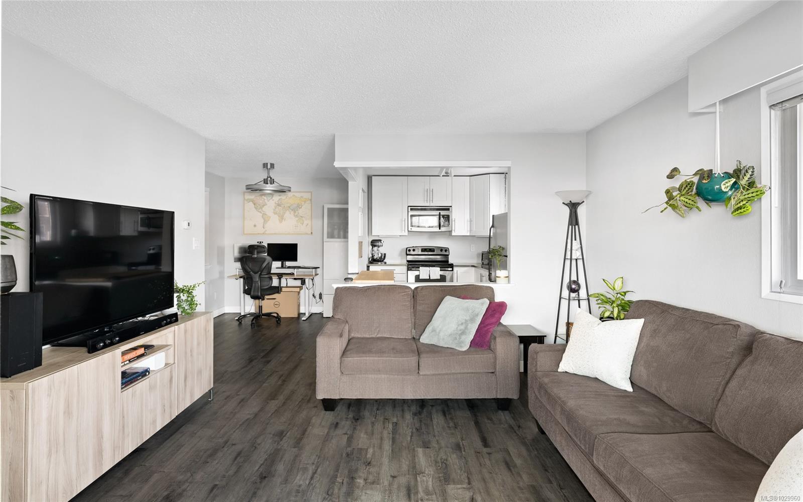 Additional image 6 of 401-1525 Hillside Avenue, Victoria, BC, V8T 2C1