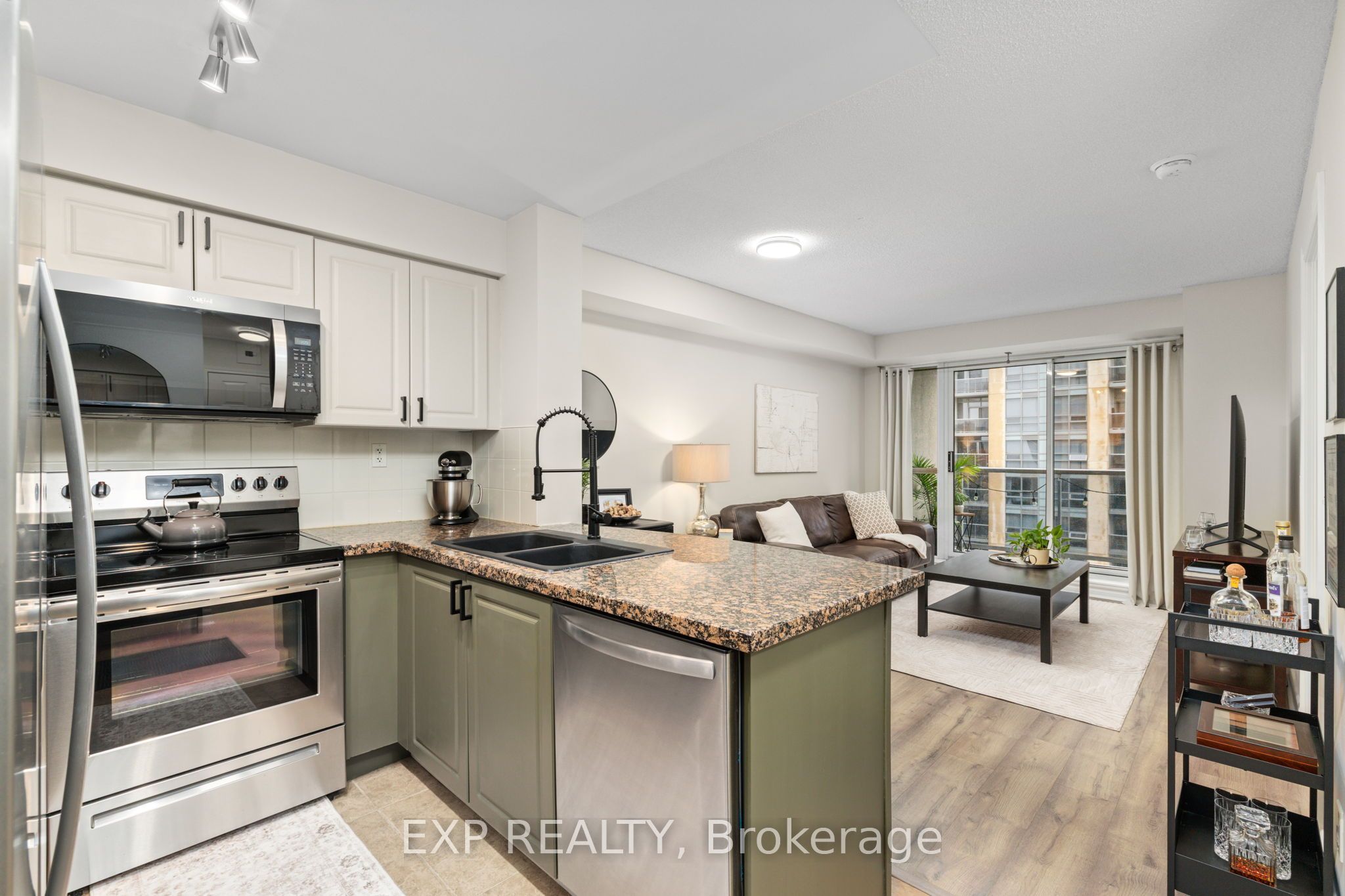 1605-5 Michael Power Place, Toronto, ON, M9A 0A3 photo 3