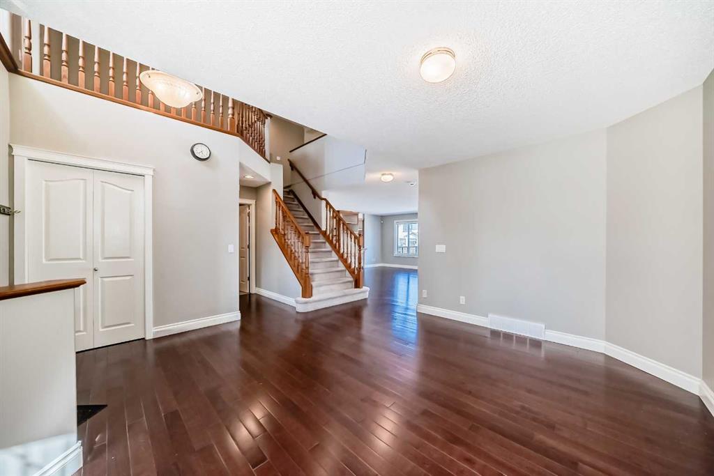 Additional image 4 of 141 Somerglen Way SW, Calgary, AB, T2Y 4B2