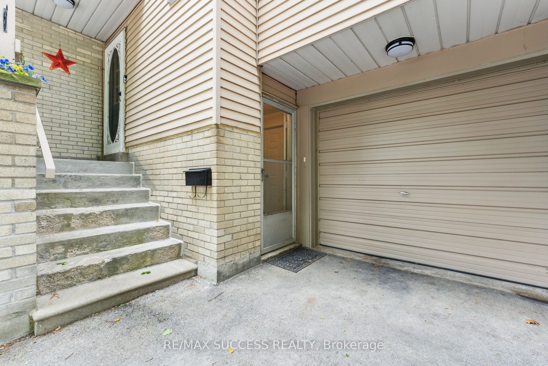 Additional image 2 of 82 Lynden Circle, Halton Hills, ON, L7G 4Y8