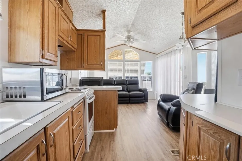 Additional image 5 of 1295 S Cawston Ave Unit 11, Hemet, CA 92545