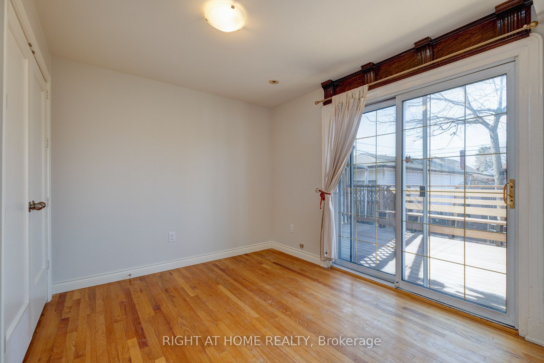 Additional image 3 of Main-952 Coxwell Avenue, Toronto, ON, M4C 3G3