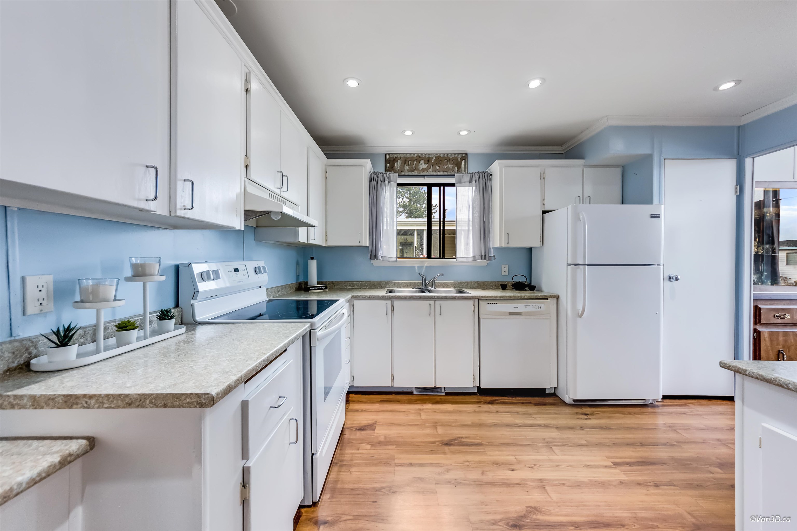 Additional image 3 of 18-2120 King George Boulevard, Surrey, BC, V4A 6Y8