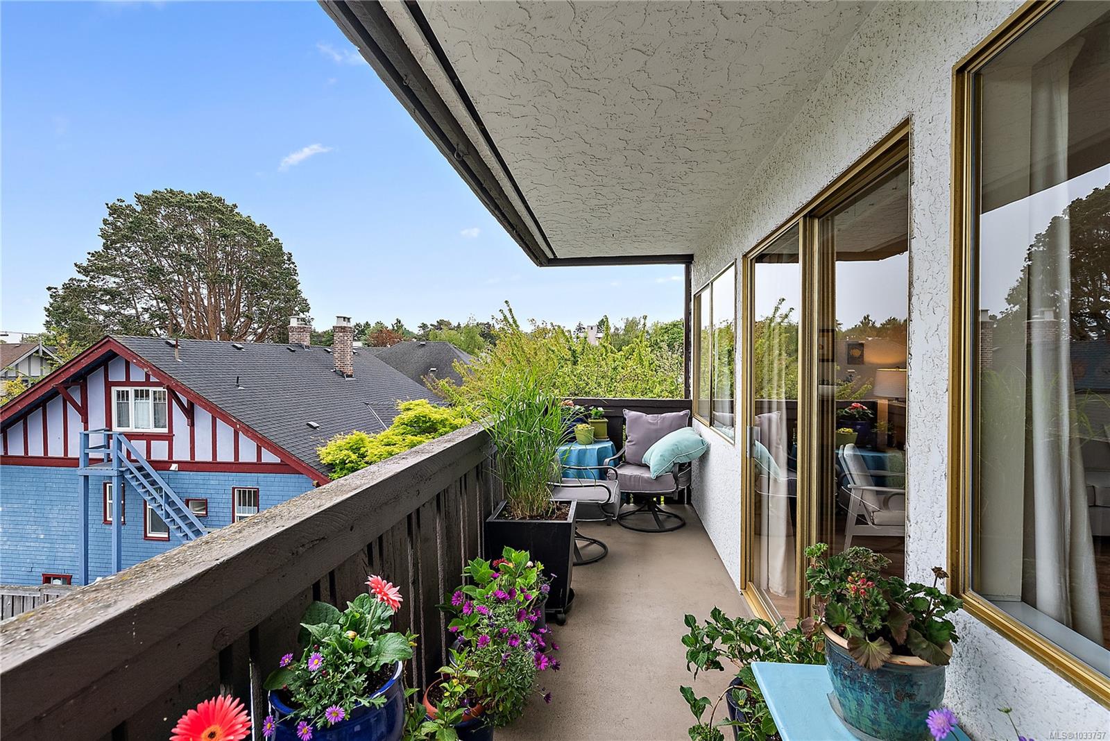 Additional image 2 of 324-964 Heywood Avenue, Victoria, BC, V8V 2Y5