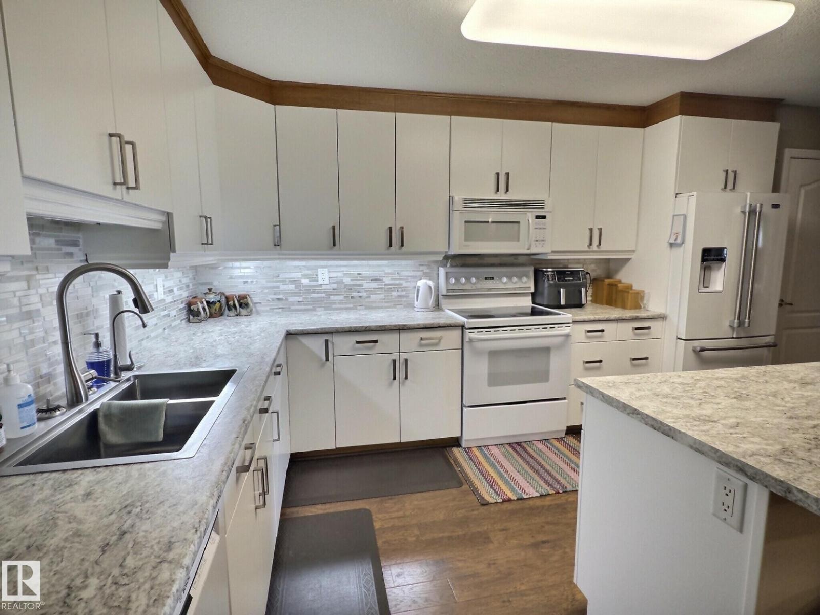 108-8922 156 Street NW, Edmonton, AB, T5R5Z3