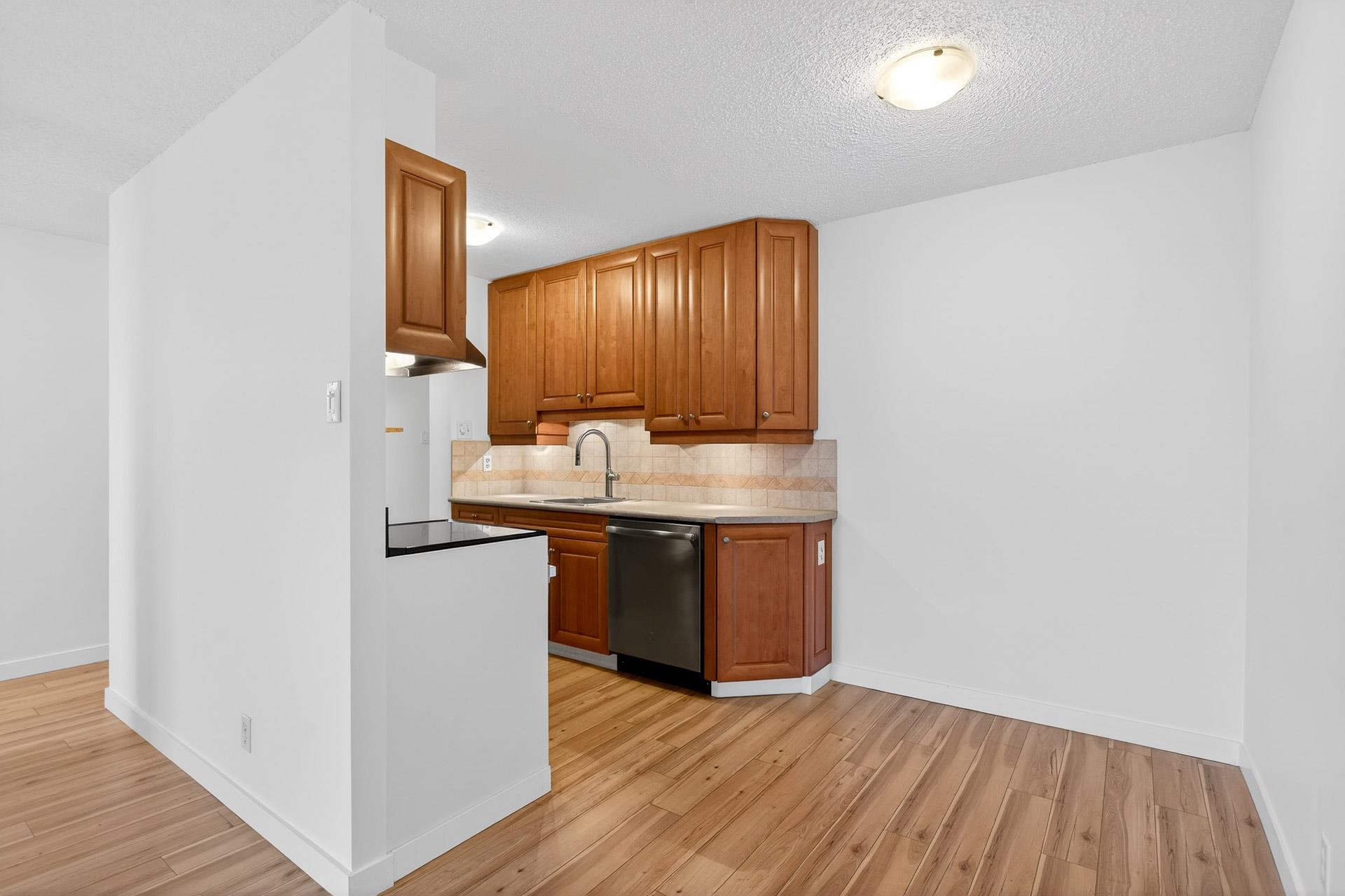Additional image 3 of 1306-2016 Fullerton Avenue, North Vancouver, BC, V7N 3E9