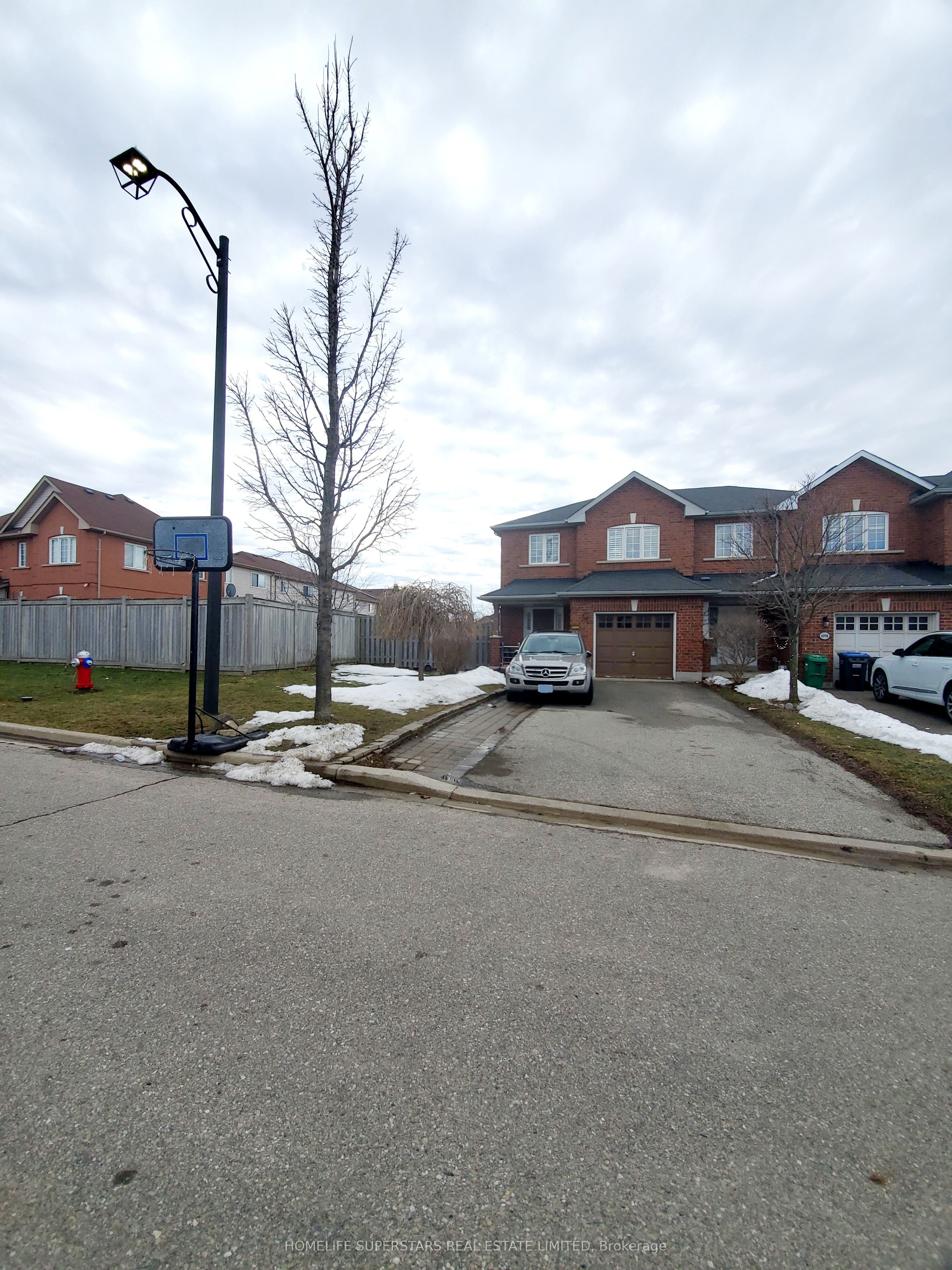 6096 Windfleet Crescent, Mississauga, ON, L5V 2Z6