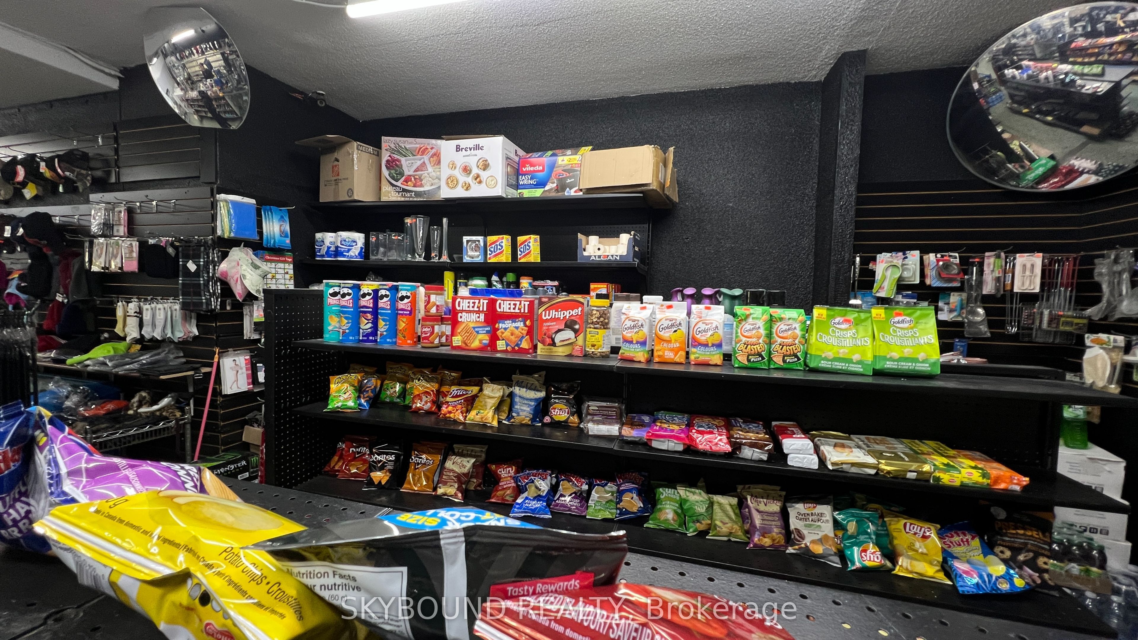 Additional image 3 of Unit 11-2111 Jane Street, Toronto, ON, M3M 1A2